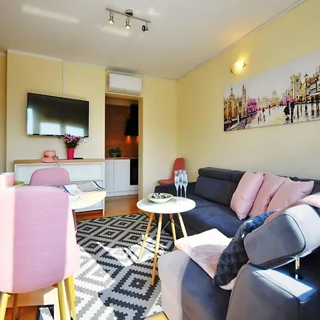 Comfortable Close To The ウストロニエ・モルスキエ