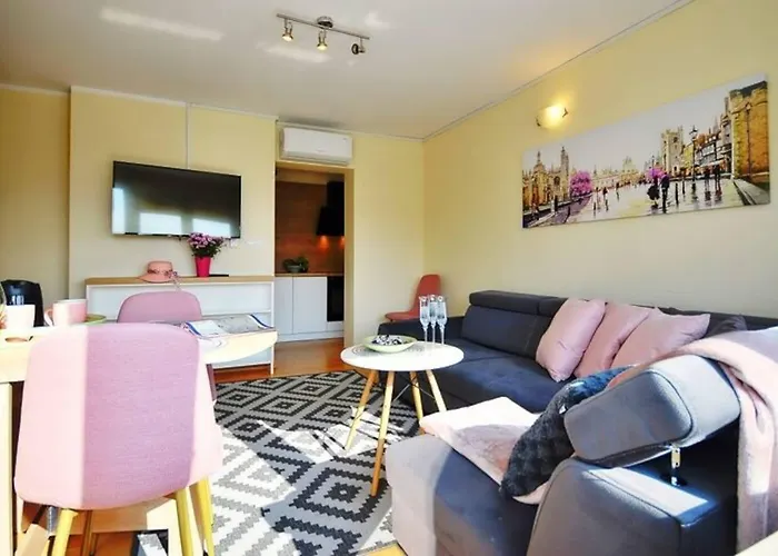 Comfortable Close To The ウストロニエ・モルスキエ