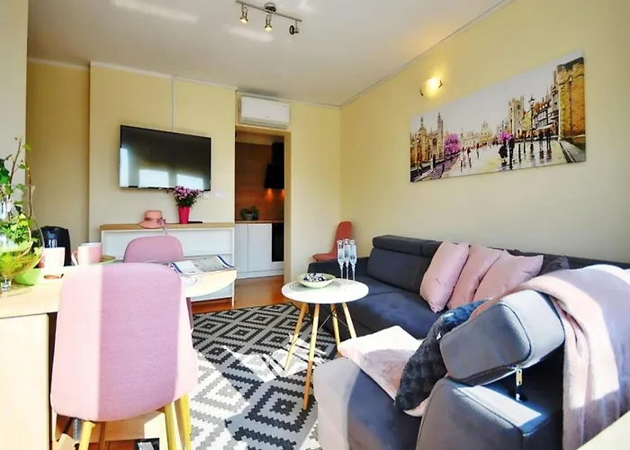 Comfortable Close To The ウストロニエ・モルスキエ