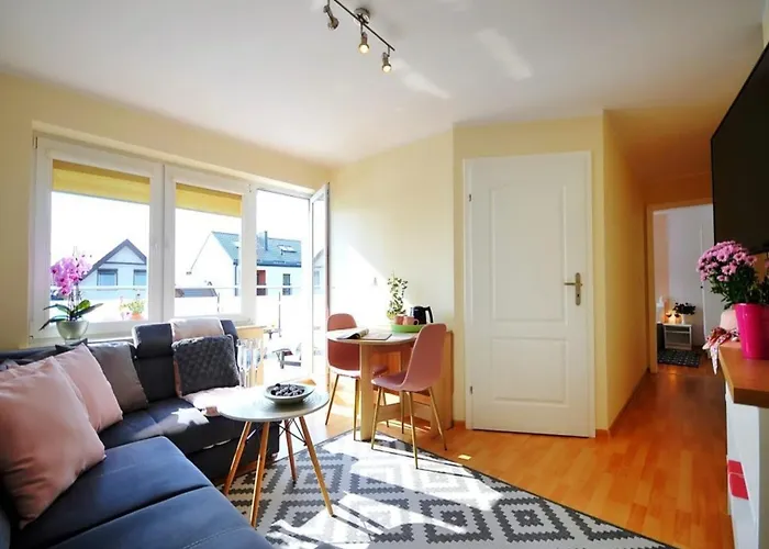 Comfortable Close To The ウストロニエ・モルスキエ